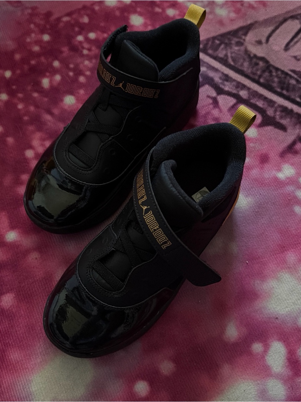 Kids Black High-Top Sneakers with Yellow (gold)Heel Tab size:3 kids(boys)